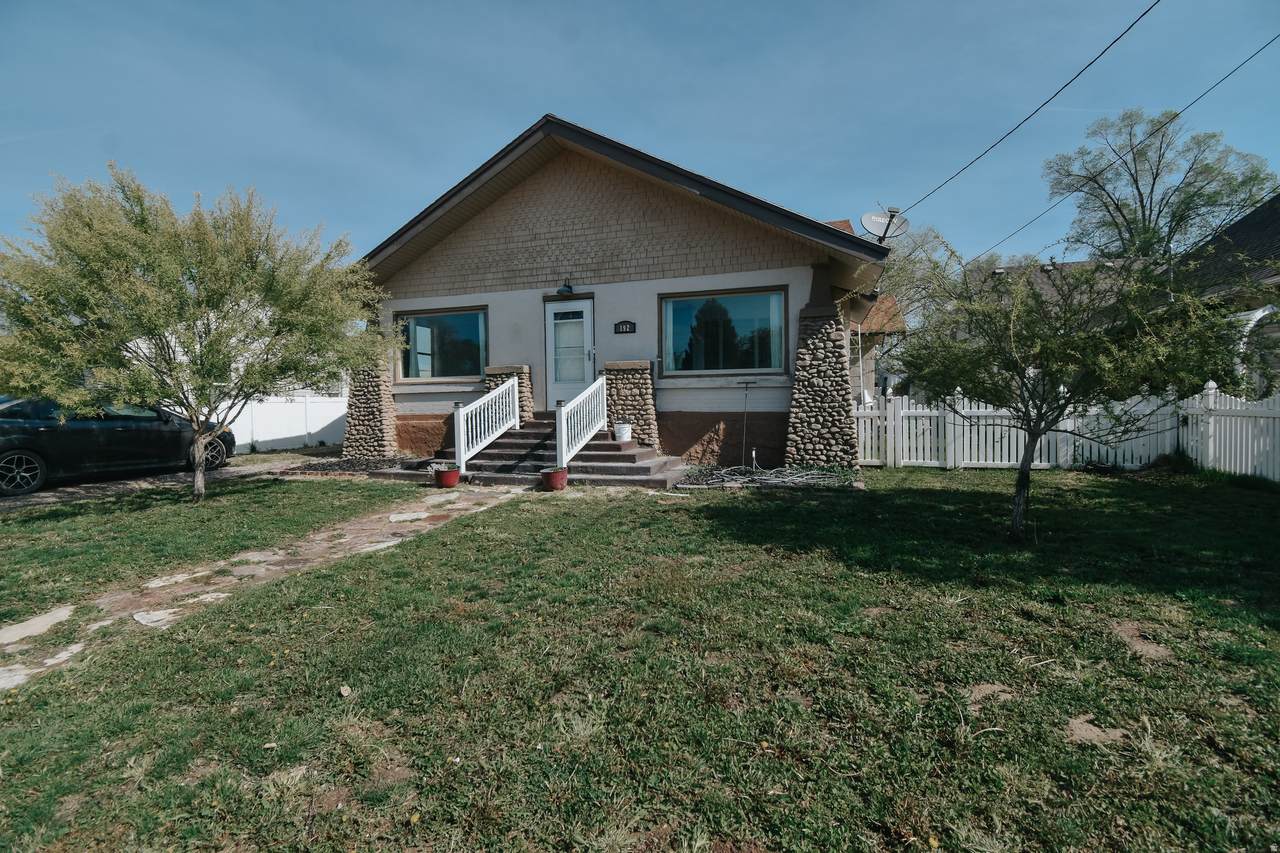 192 Center St - Photo 1