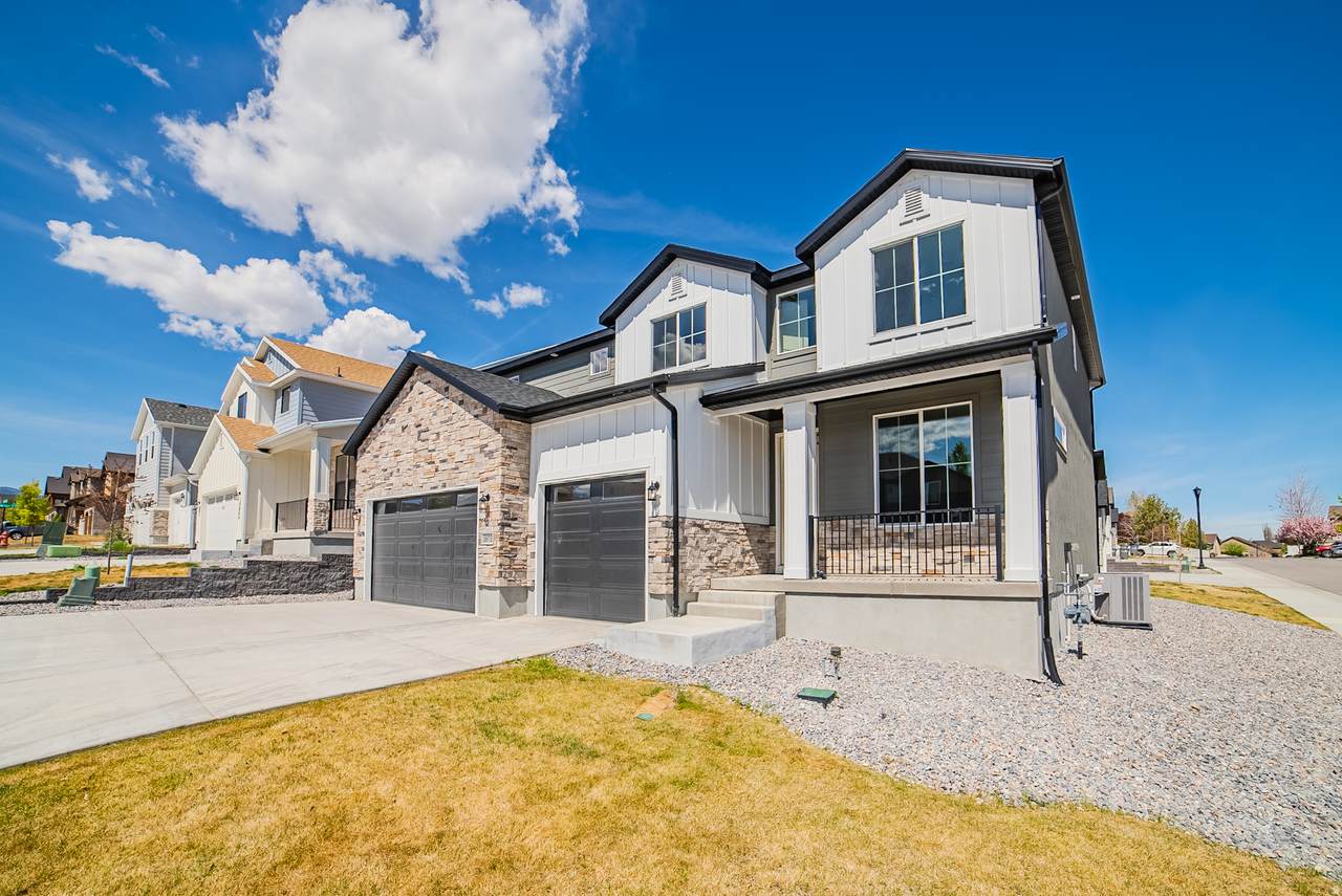 3872 Sand Lake Dr - Photo 1
