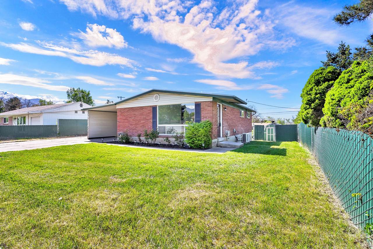 31 Gordon Ave - Photo 1