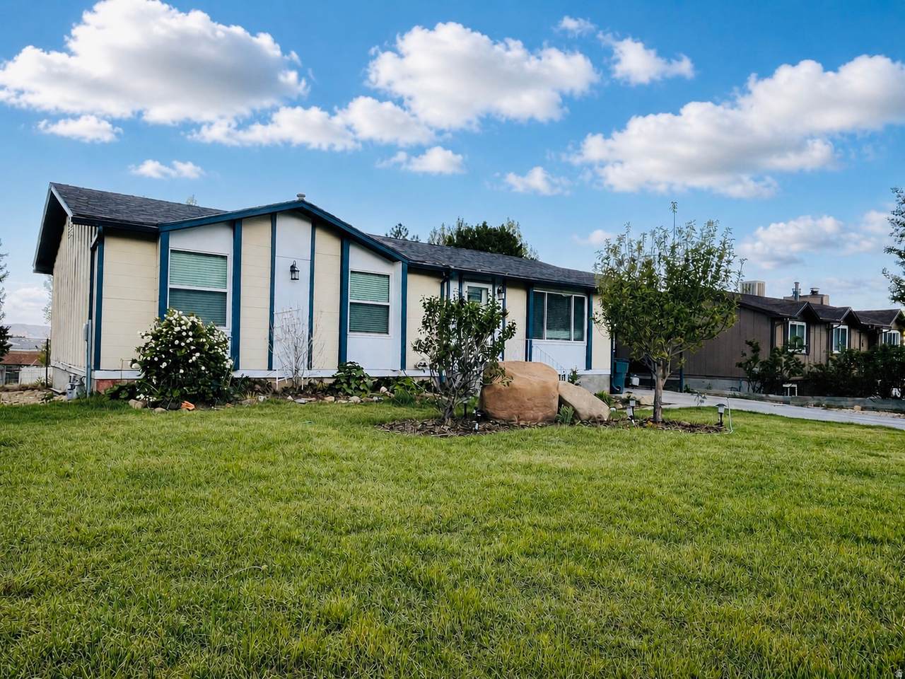 988 Smith Dr - Photo 1