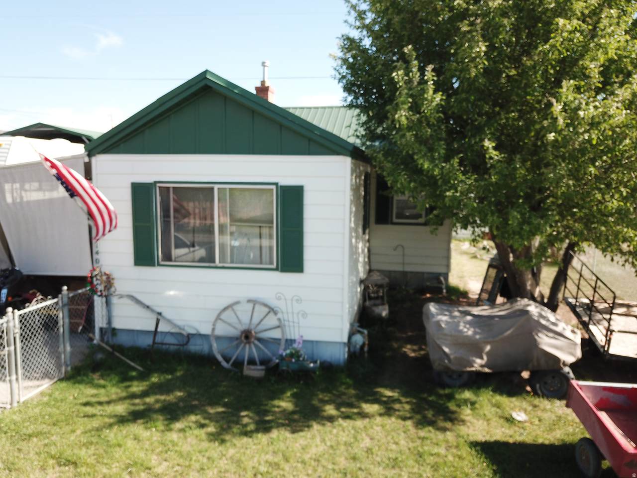 140 Carson Ave - Photo 1