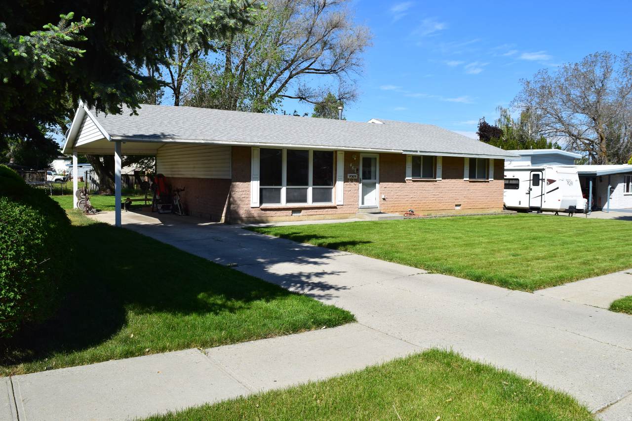 467 Holiday Dr - Photo 1