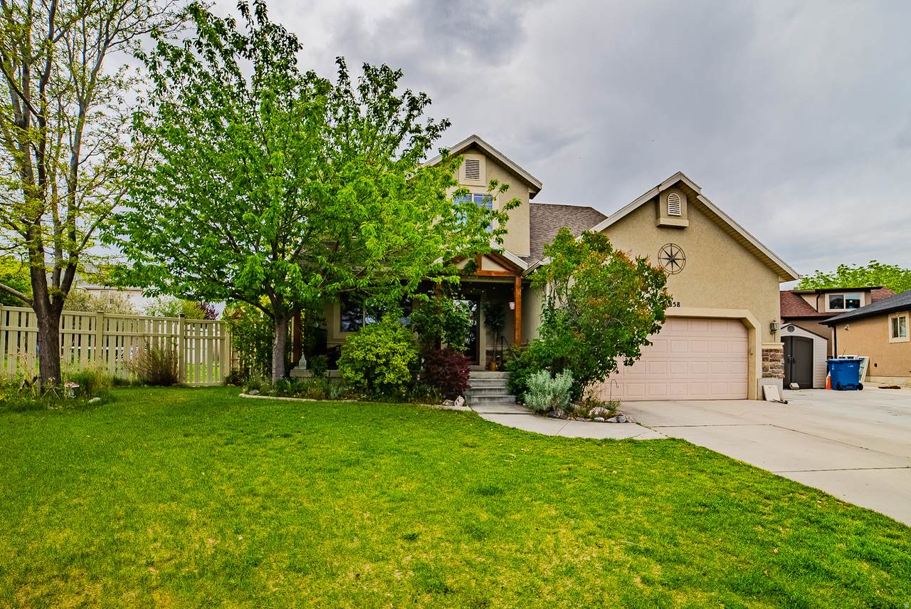 858 Mustang Cir - Photo 1