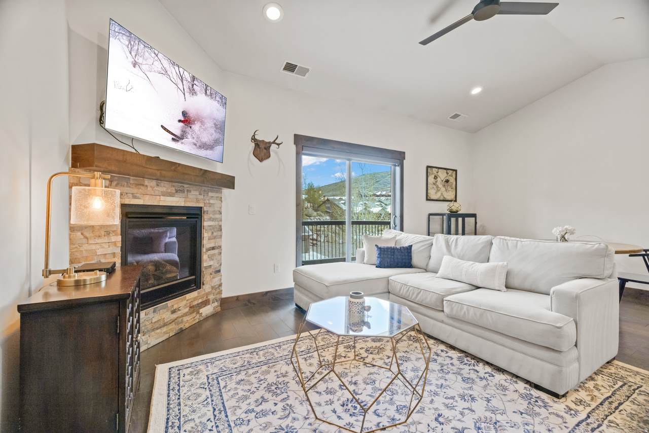 1195 Black Rock Trl - Photo 1
