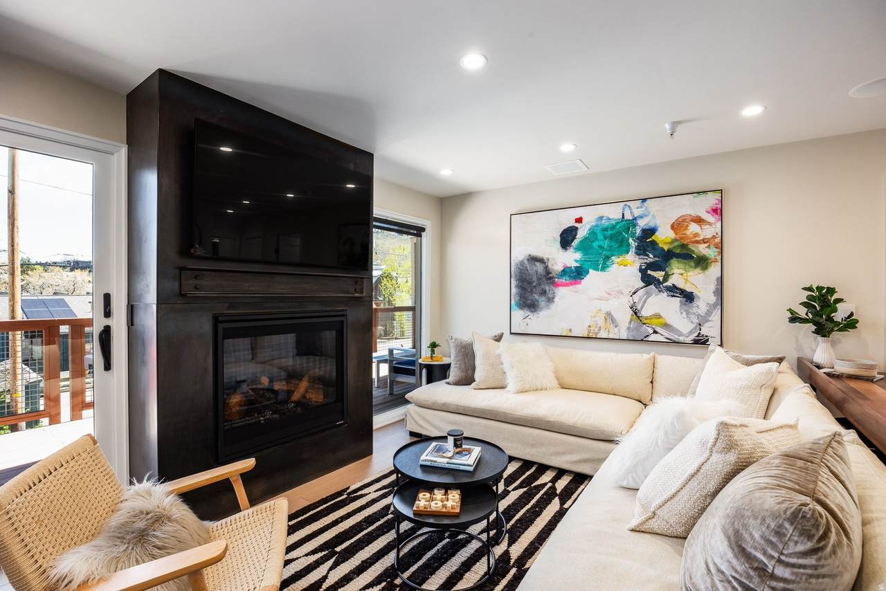 441 Woodside Ave - Photo 1