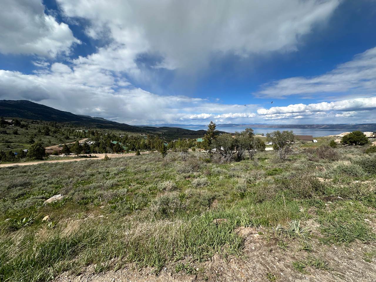 805 Lakeview Dr - Photo 1