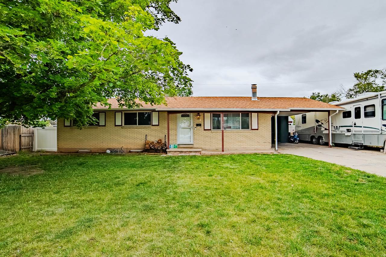 1618 Camelot Dr - Photo 1