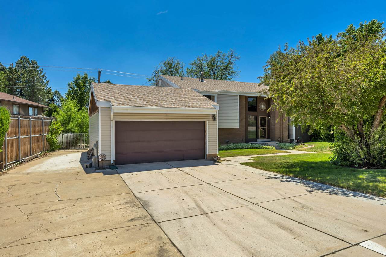 1063 Oxford Dr - Photo 1