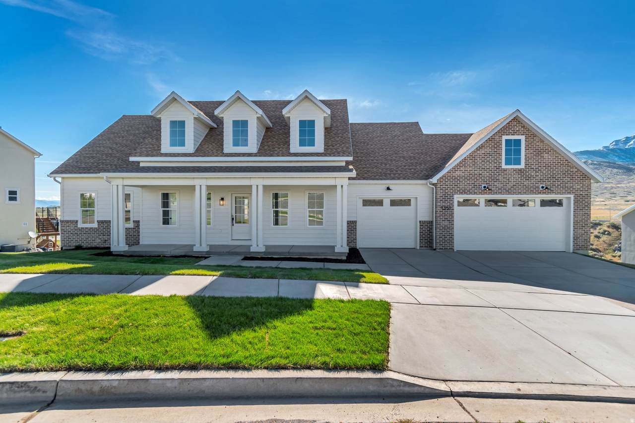 1351 Maple Cir - Photo 1