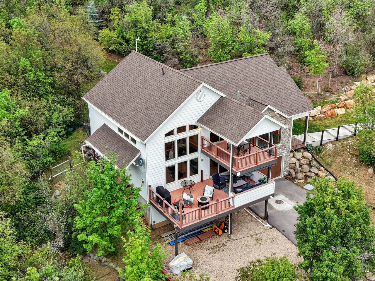 1121 Willow Ln - Photo 1