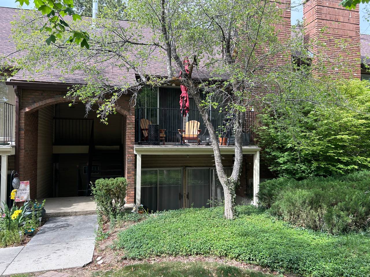 8101 Cottonwood Cir - Photo 1