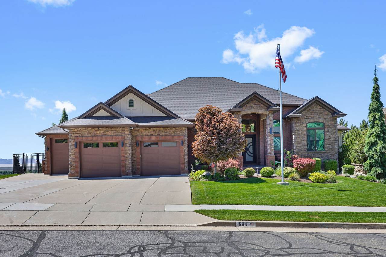 1684 Island View Ct - Photo 1