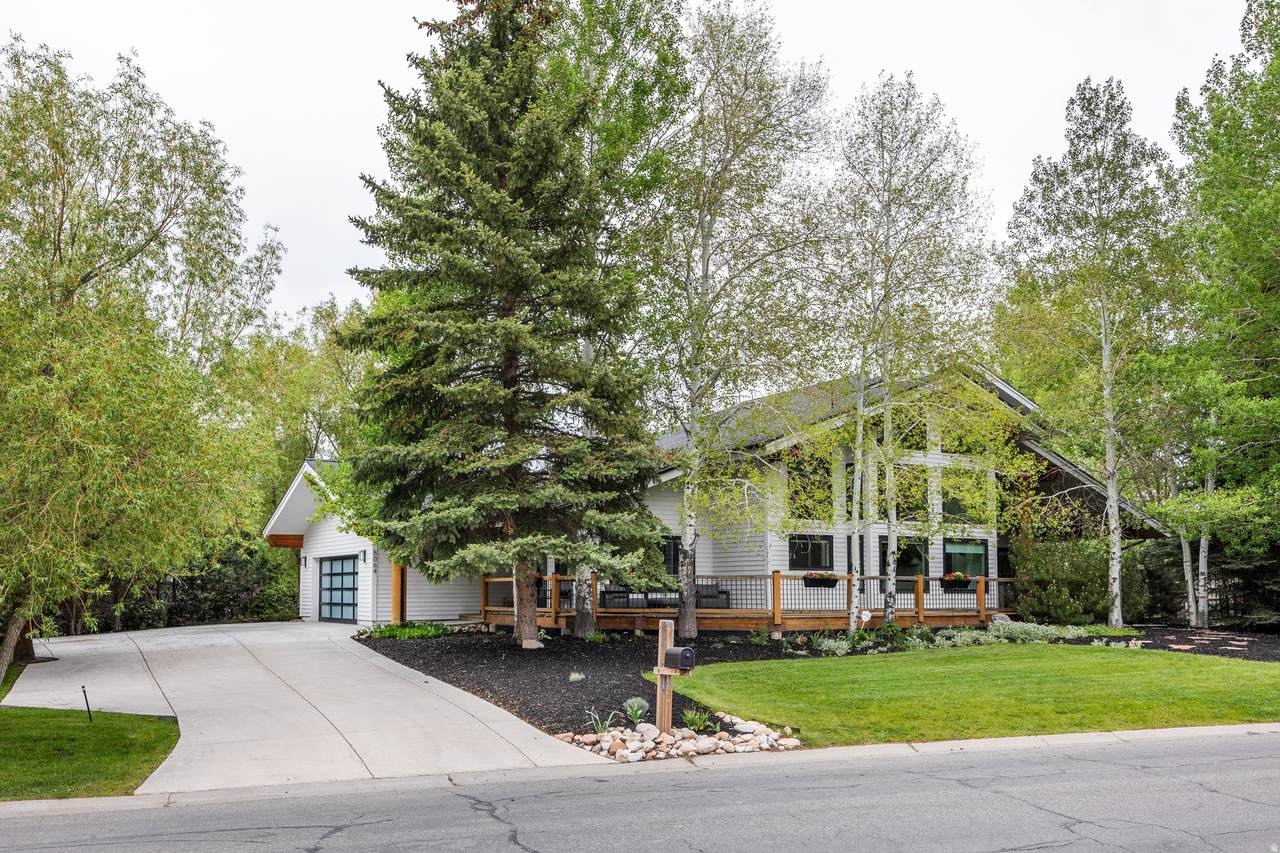 5064 Meadows Dr - Photo 1