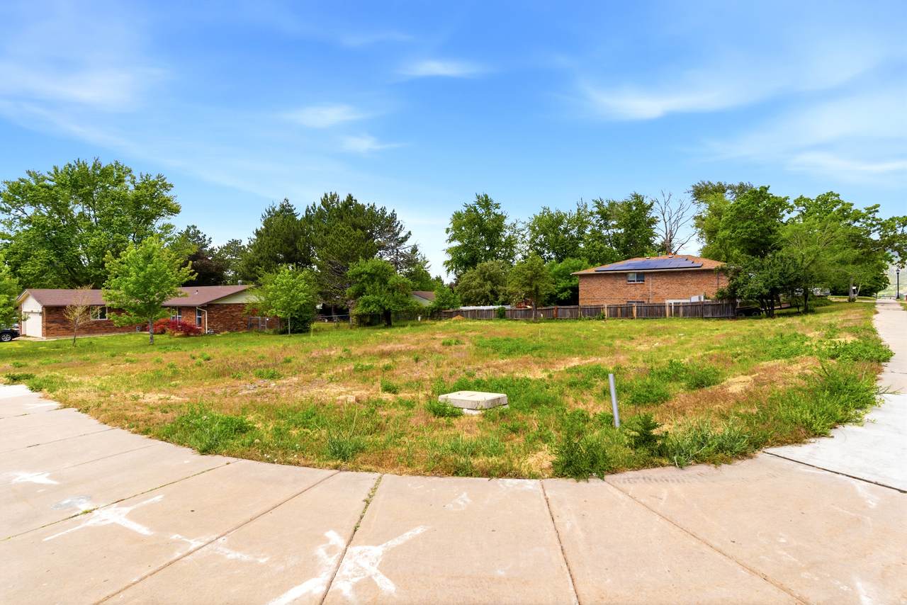 2883 Sunset Dr - Photo 1