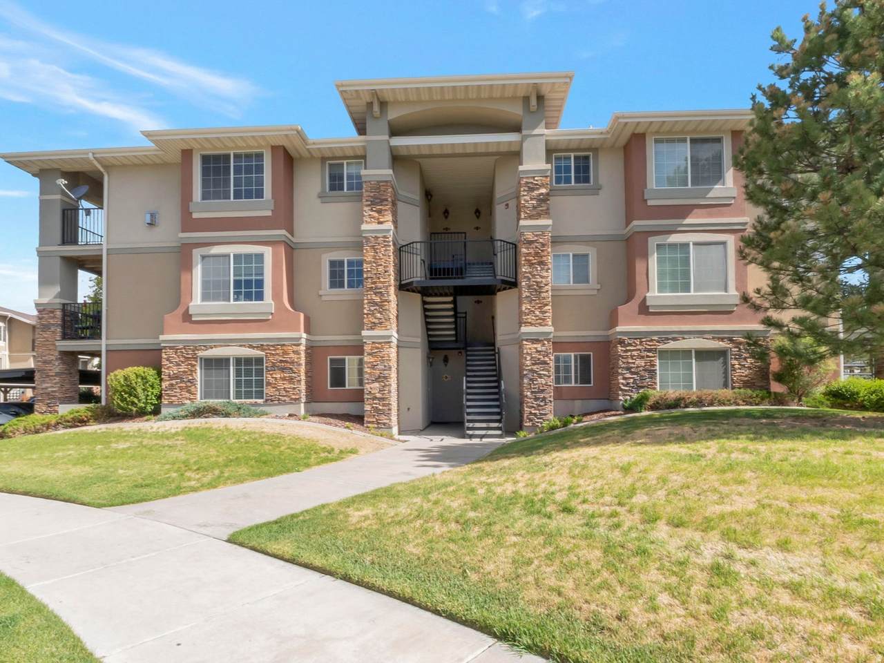242 Spencer Peak Way - Photo 1