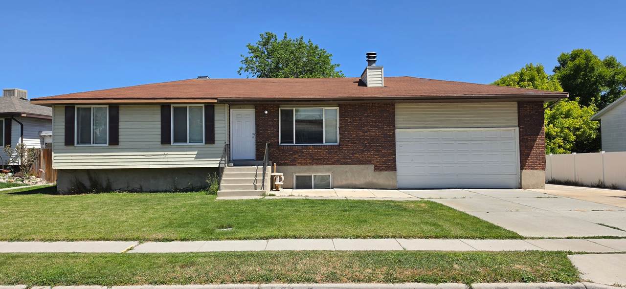 2128 Burningham Cir - Photo 1
