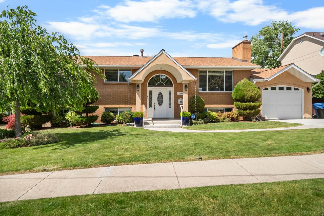 2563 Sundown Ave - Photo 1