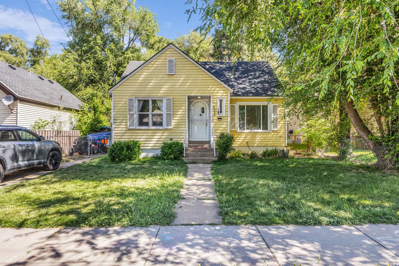 454 13TH St - Photo 1