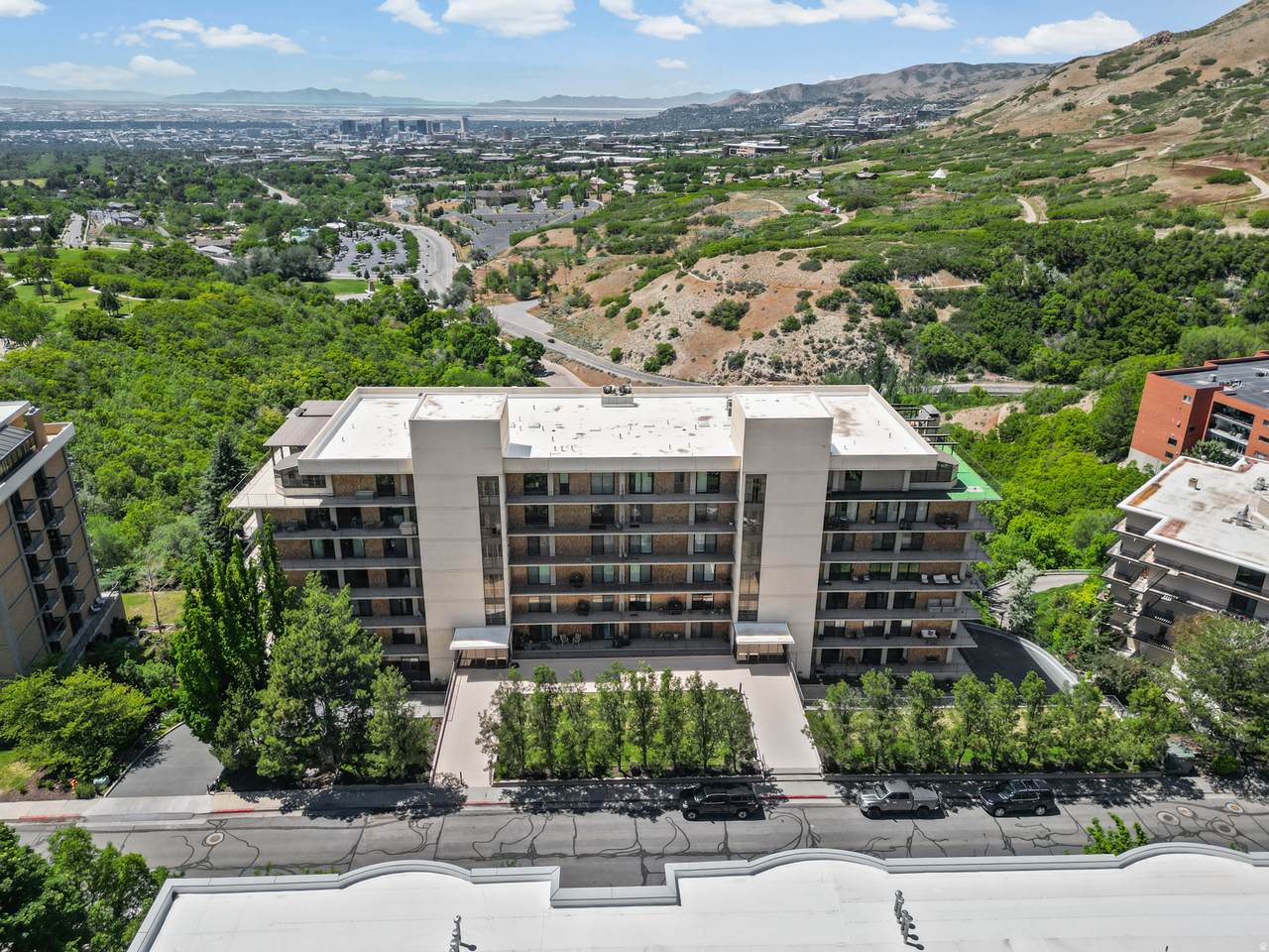 910 Donner Way - Photo 1