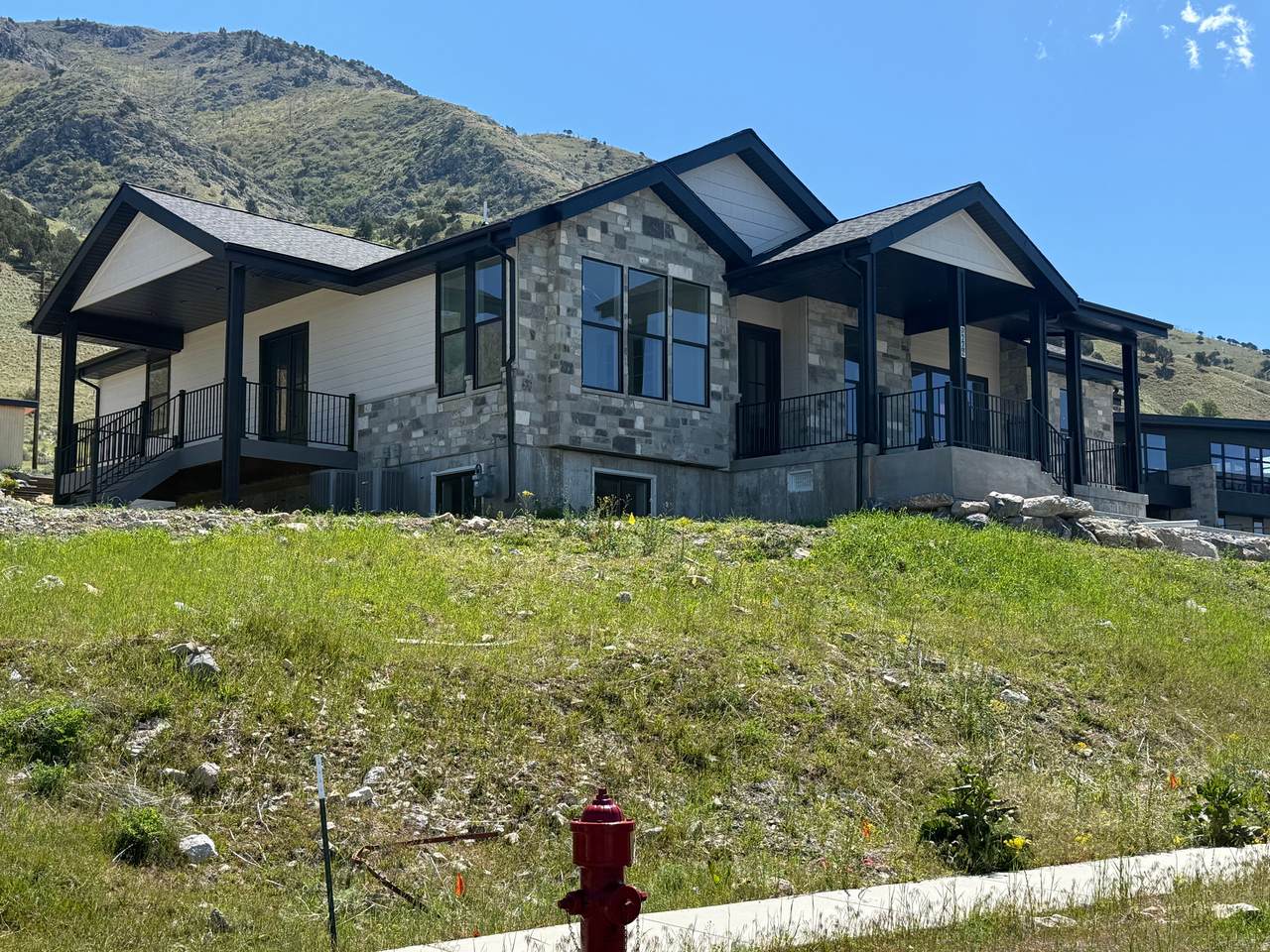 1664 Aspen Dr - Photo 1