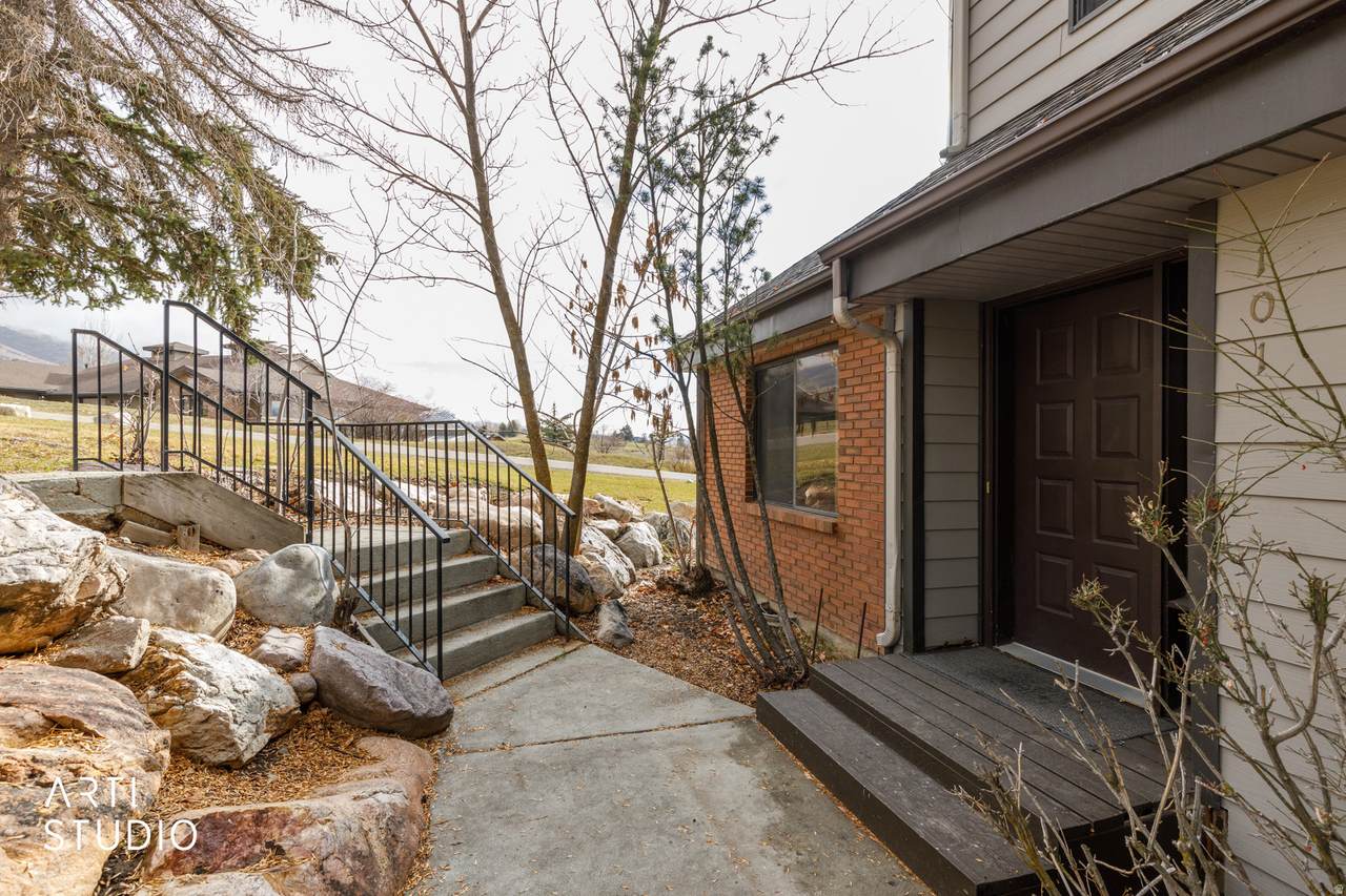 3815 Wolf Creek Dr - Photo 1