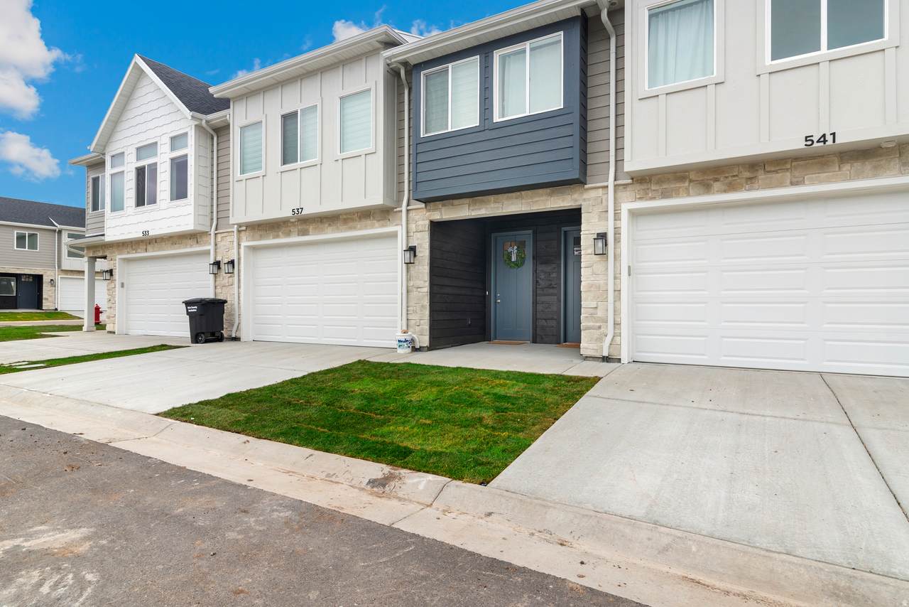 537 Blue St - Photo 1