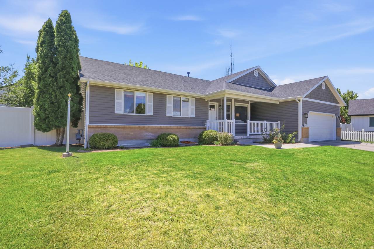 832 Cedarview Cir - Photo 1