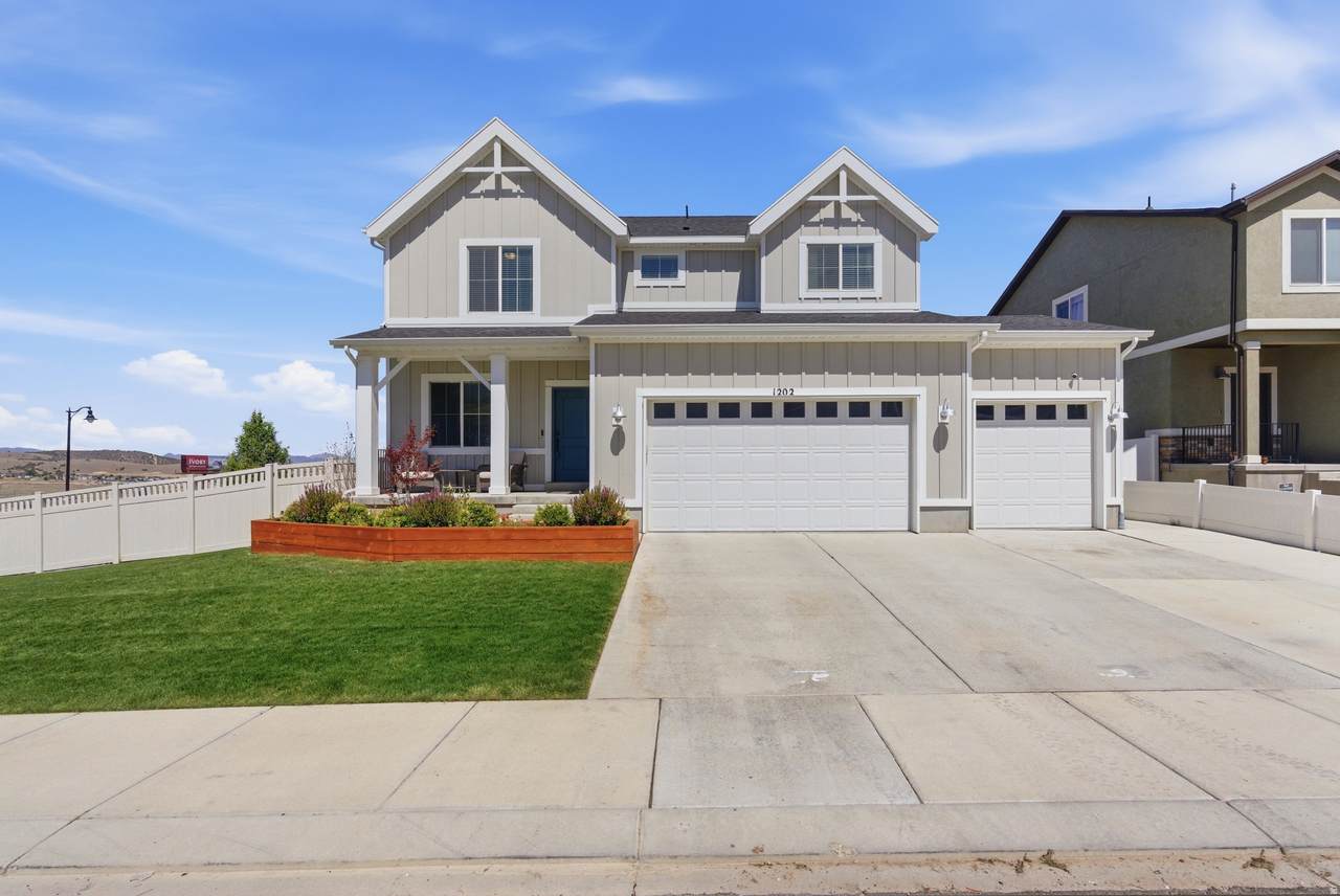 1202 Raintree Ln - Photo 1