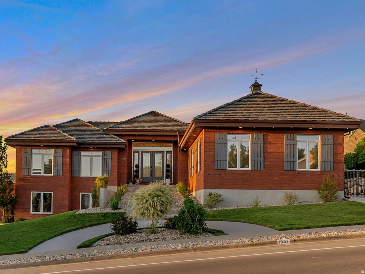 1007 Eaglewood Dr - Photo 1