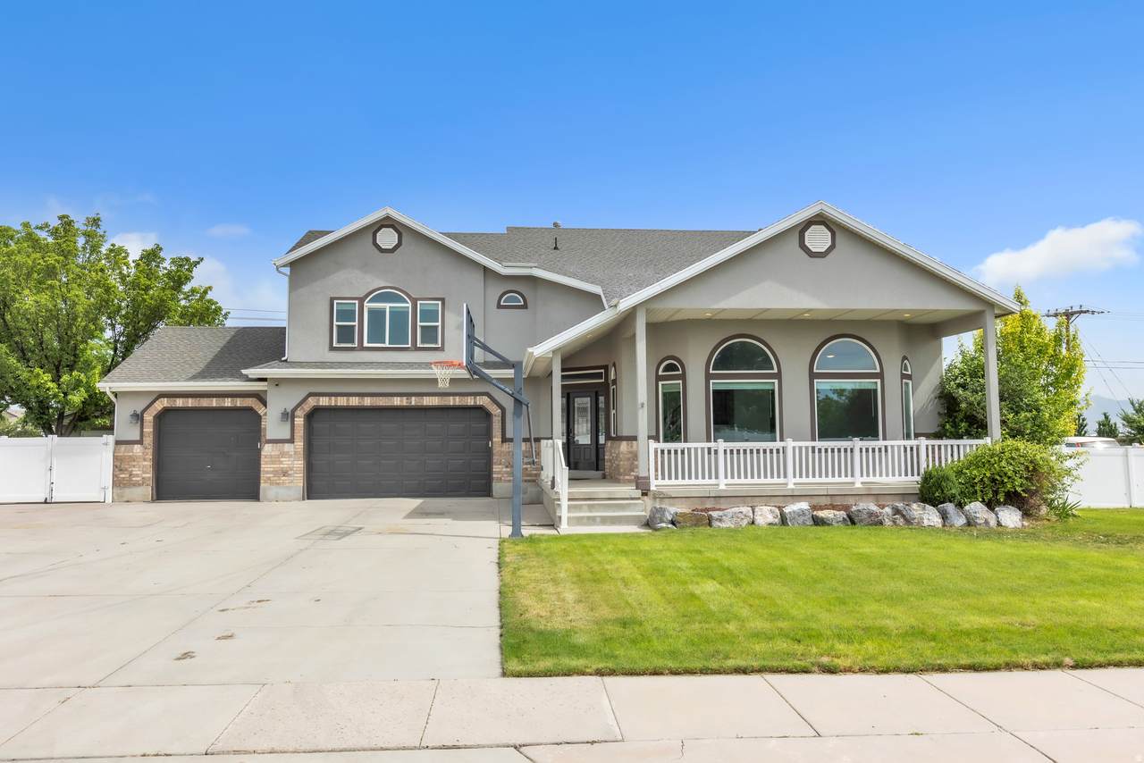 4676 Peak Dr - Photo 1