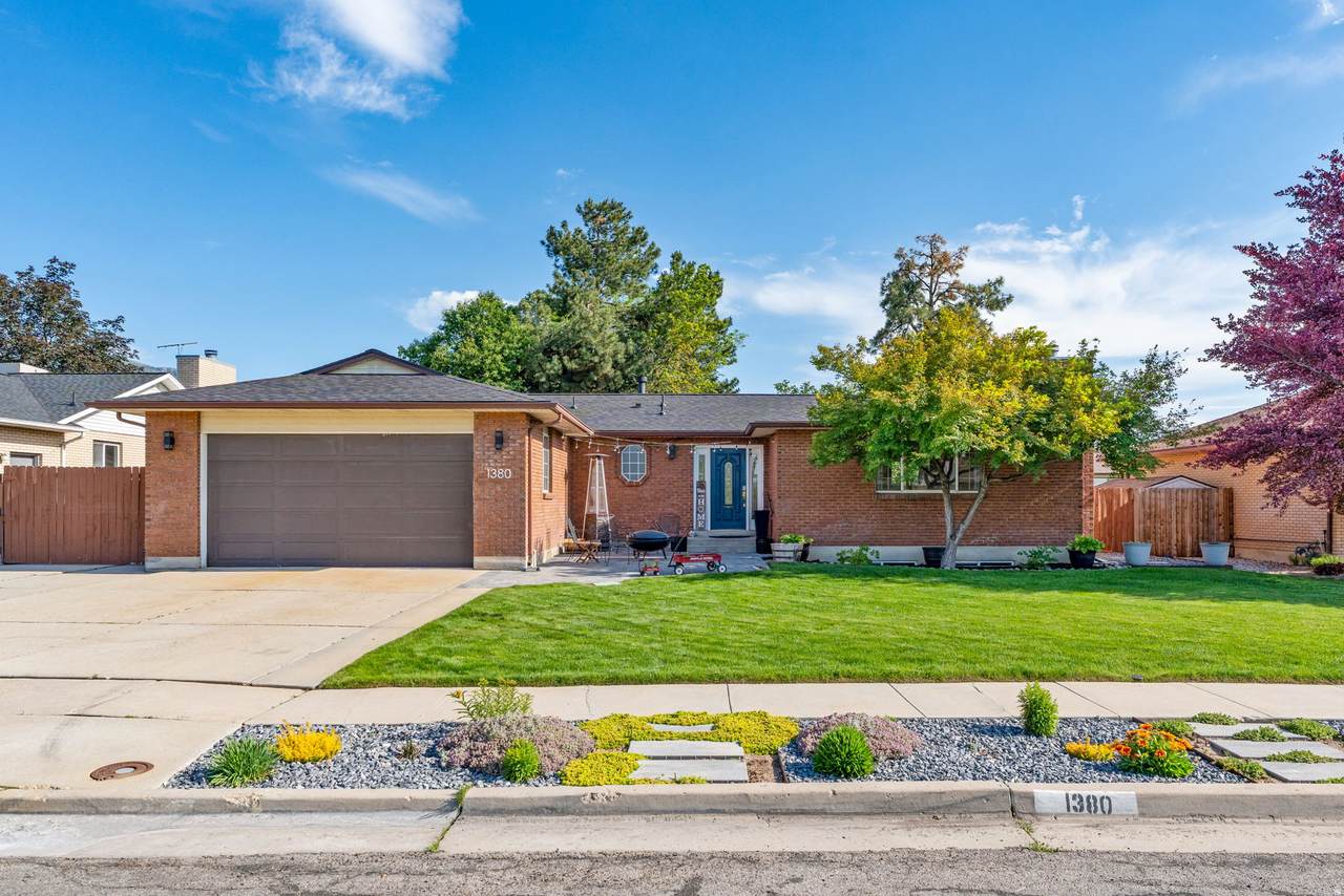 1380 Eastpoint Dr - Photo 1