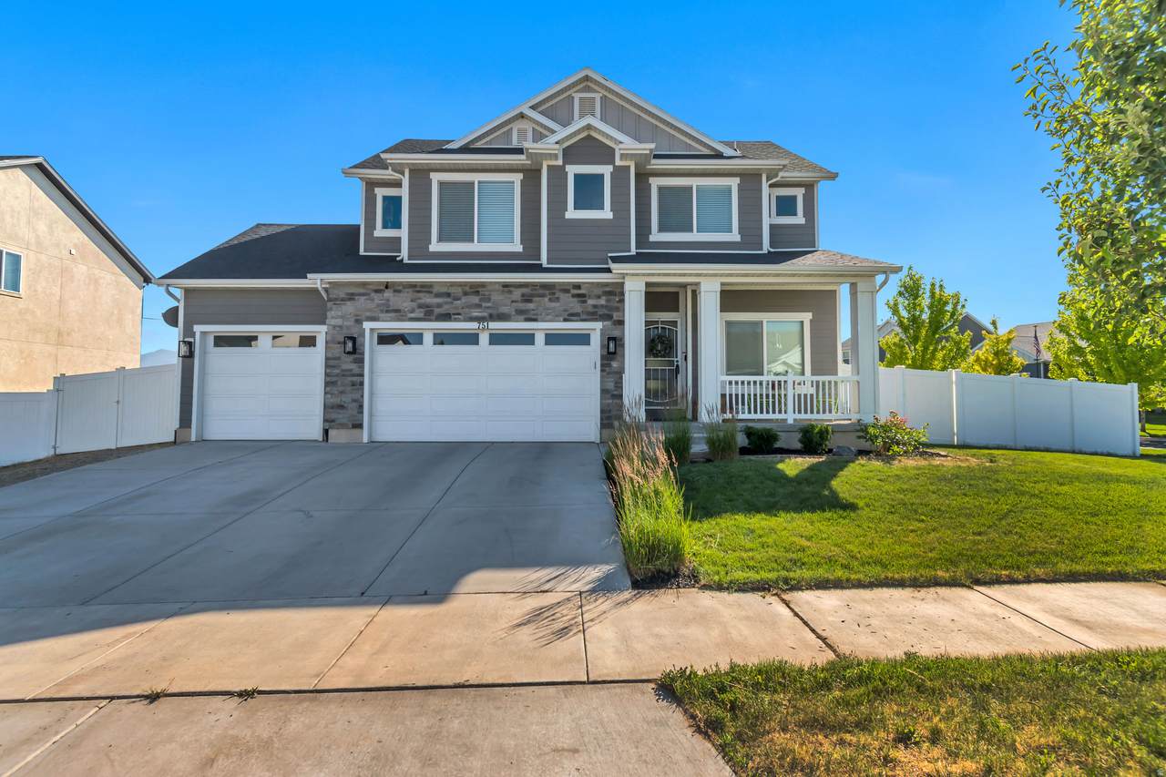 751 Plainsman Dr - Photo 1