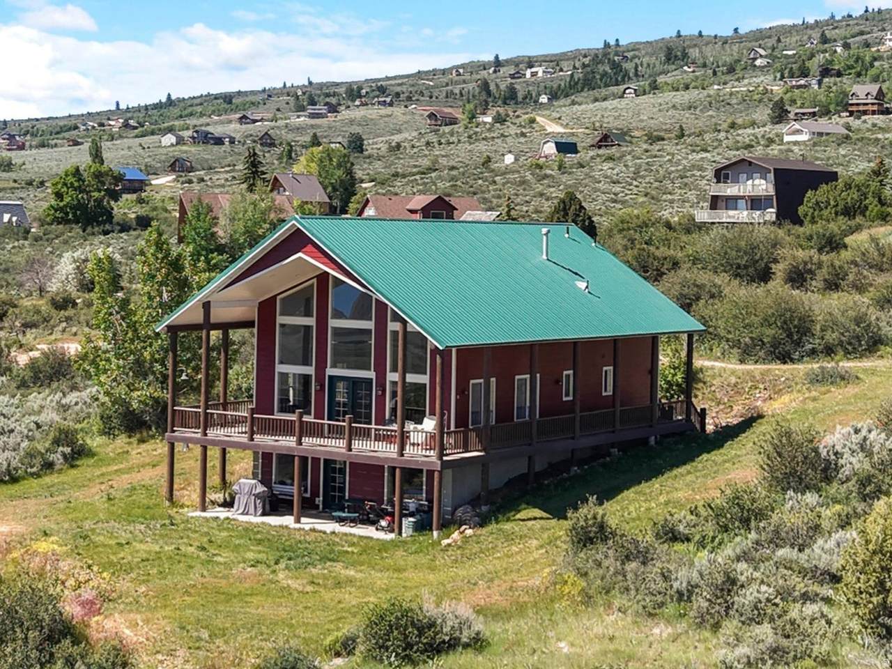 2330 Valleyview Dr - Photo 1