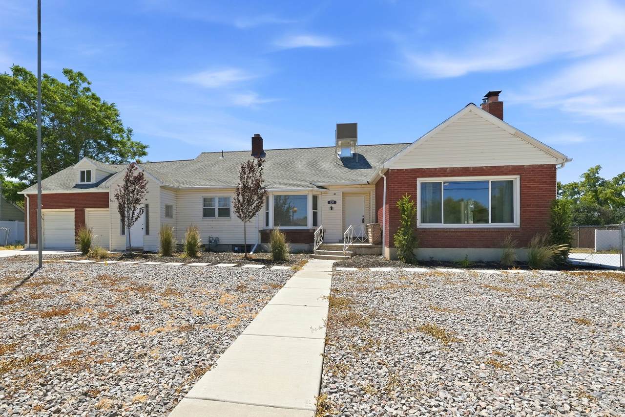 220 Greenwood Ave - Photo 1