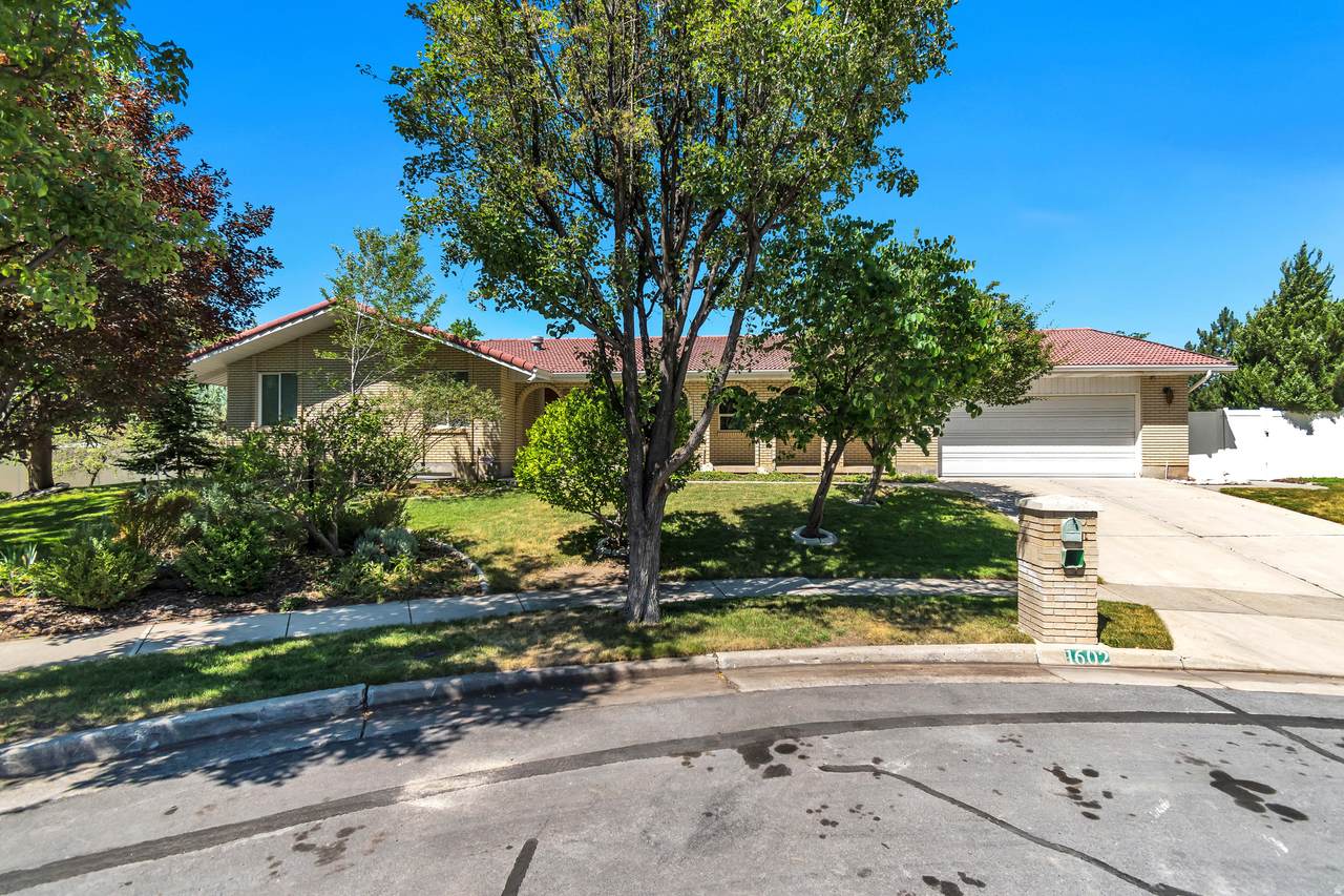 1602 Nicklaus Cir - Photo 1
