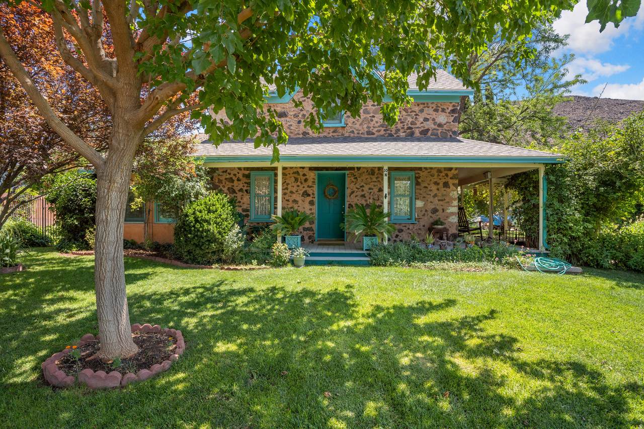 10 Ash Dr - Photo 1