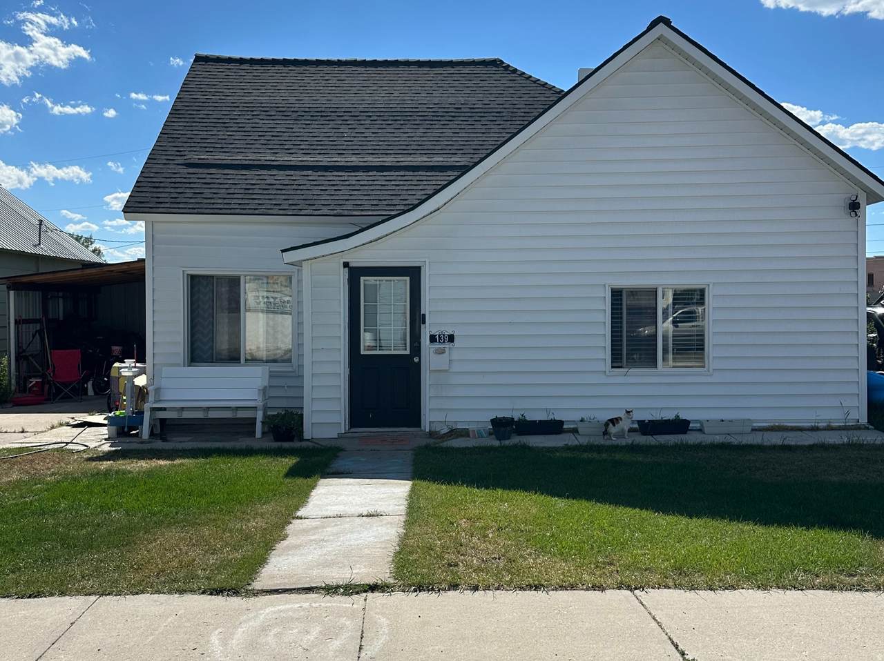 139 9TH St - Photo 1