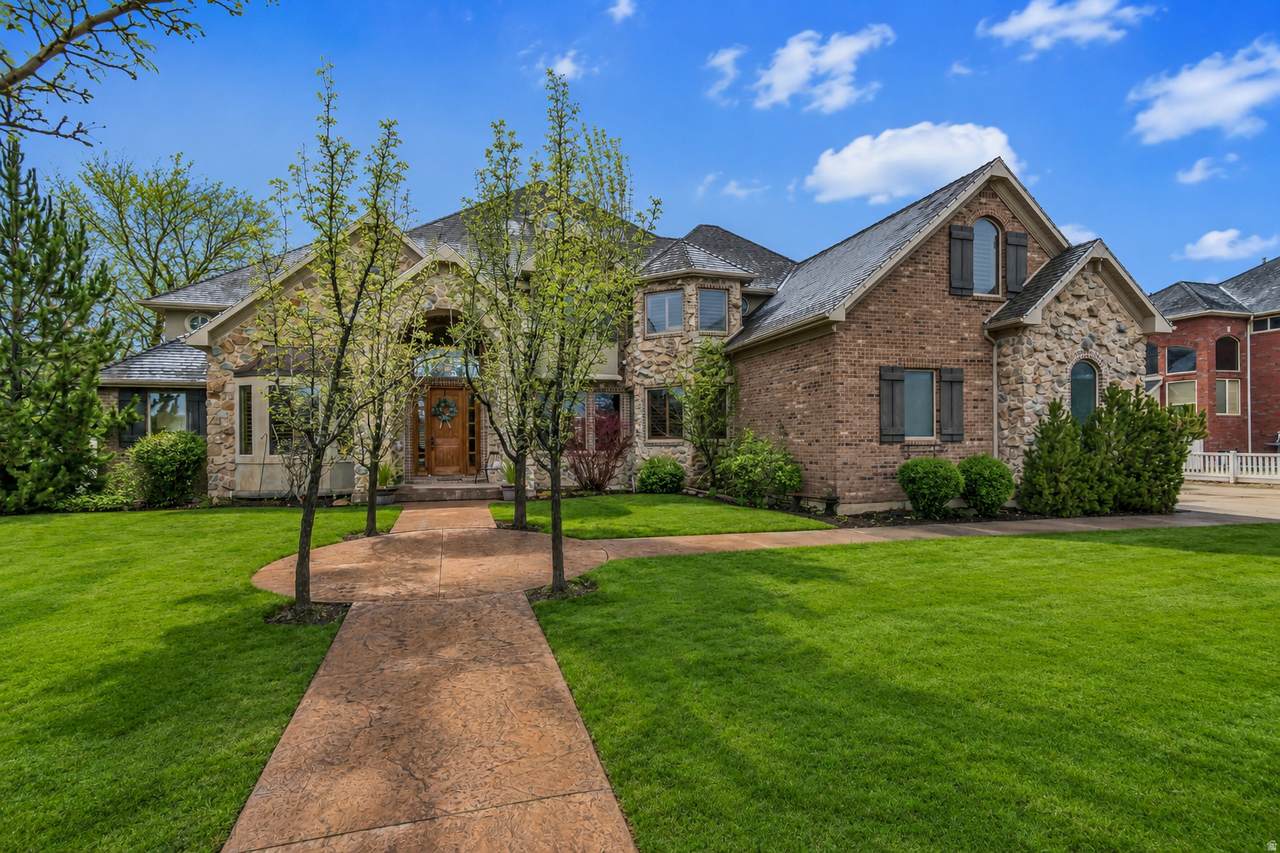 6455 Raymond Dr - Photo 1