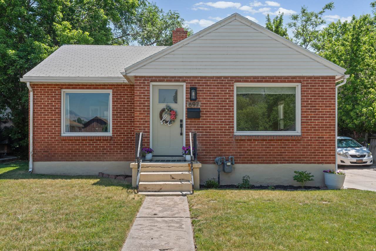 697 37TH St - Photo 1