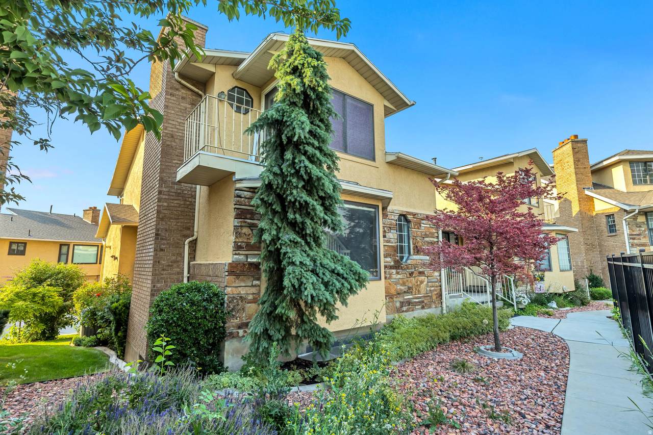 1102 Loch Lomond Way - Photo 1