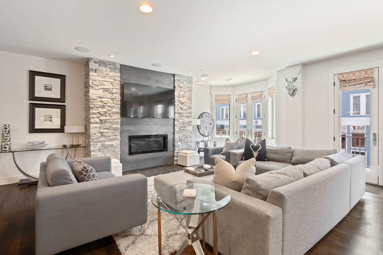 614 Main St - Photo 1