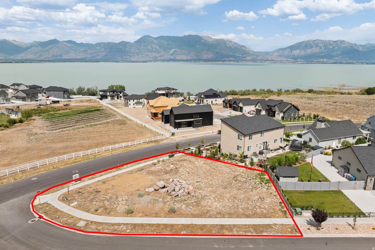 3492 Meadowlark Ln - Photo 1