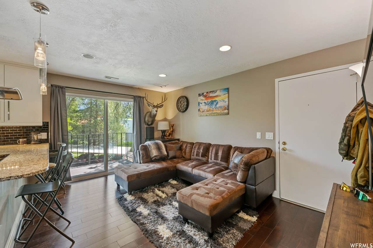 1015 Quail Dr - Photo 1