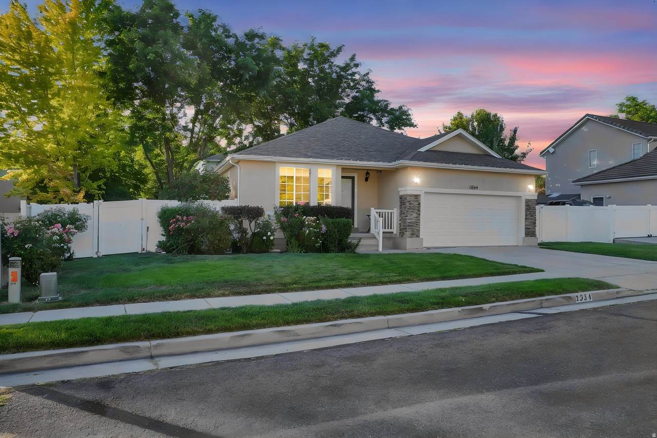 1234 Oakridge Dr - Photo 1