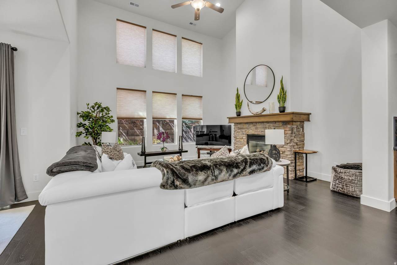 865 Benjamin Pl - Photo 1