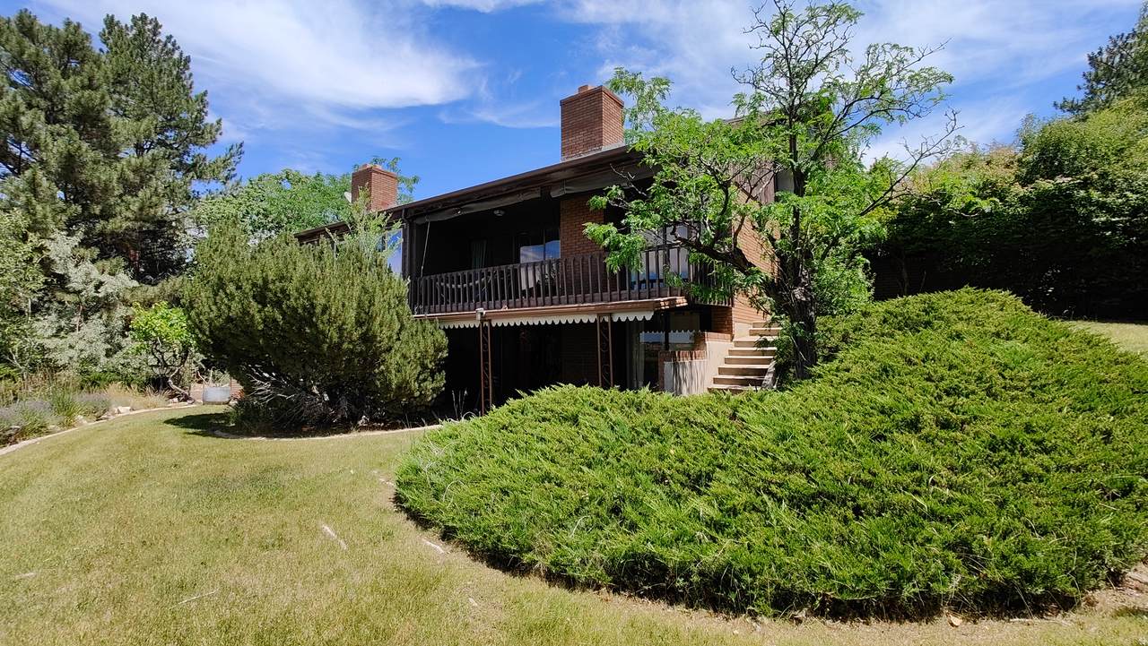 2727 Edgewood Dr - Photo 1