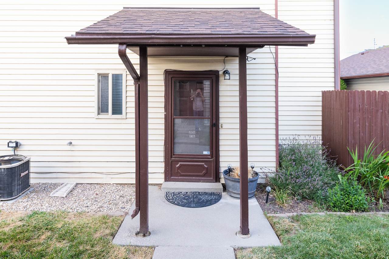 2000 Stone Creek Dr - Photo 1