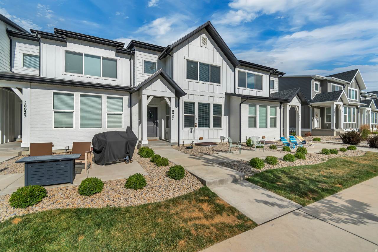 10027 Featherstone Dr - Photo 1