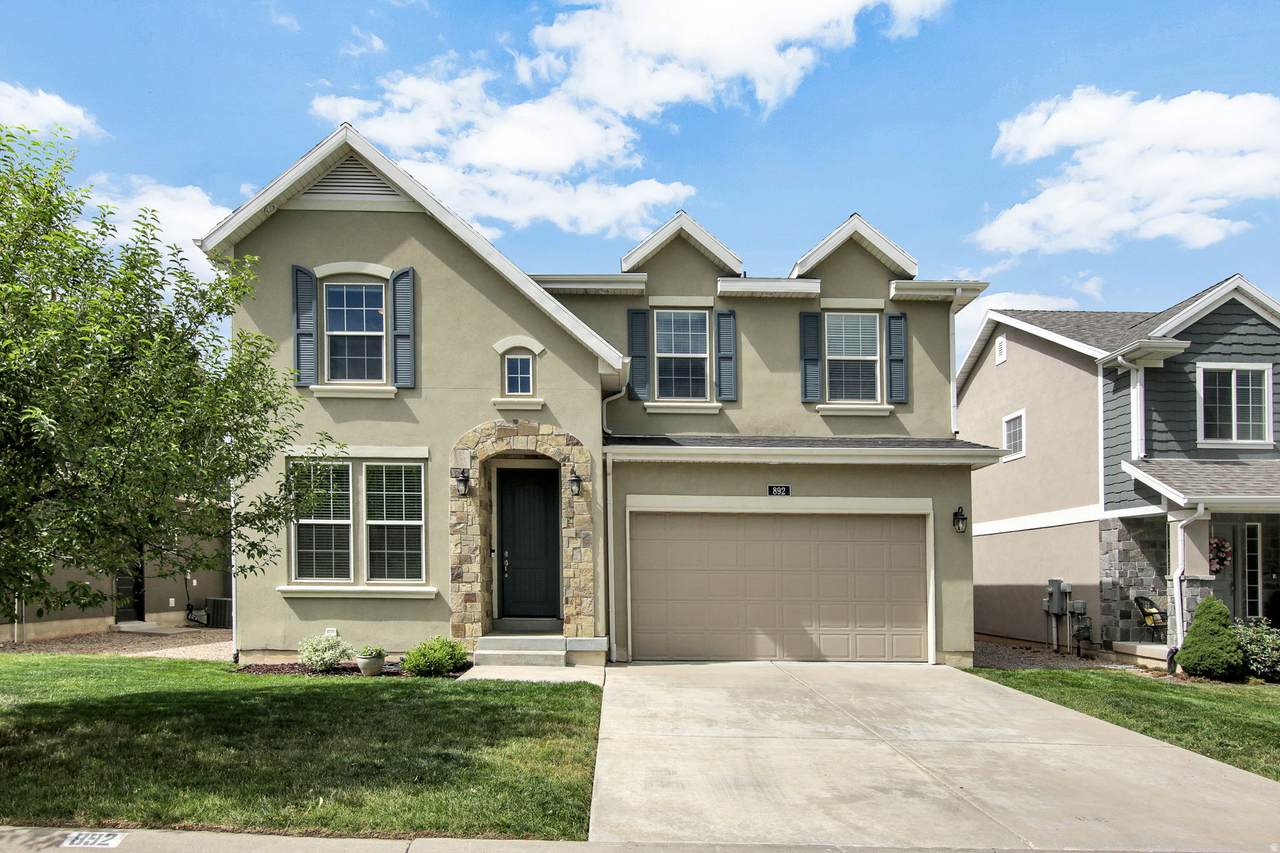 892 Honeysuckle Way - Photo 1