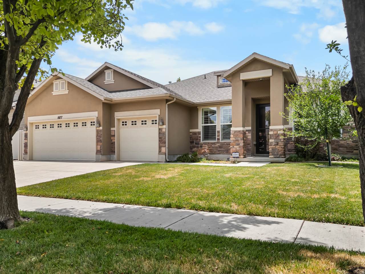 1077 Adelburg Dr - Photo 1